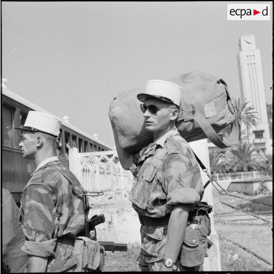 Gare de Philippeville. Départ des légionnaires du 2e régiment étranger de parachutistes (REP).