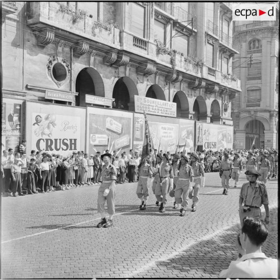 Cérémonie du 14 juillet à Alger. Défilé de chasseurs alpins.