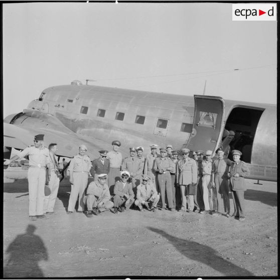 Orléansville. Photographie de groupe des attachés militaires étrangers.