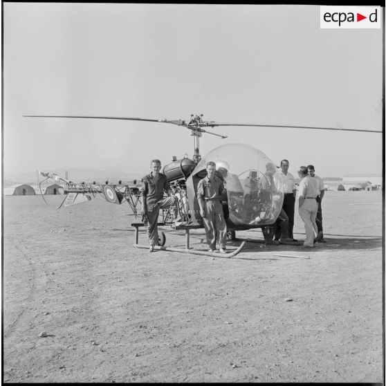 Un hélicoptère sur la base aérienne d'orléansville.