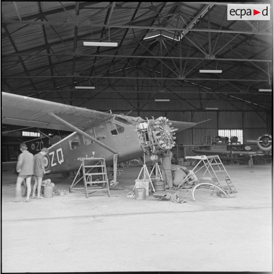 Avion Broussard Max Holste type 1521 à l'atelier de révision.