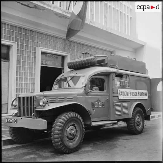 Le camion radiophonique offert au général Raoul Salan pour les soldats d'Algérie.