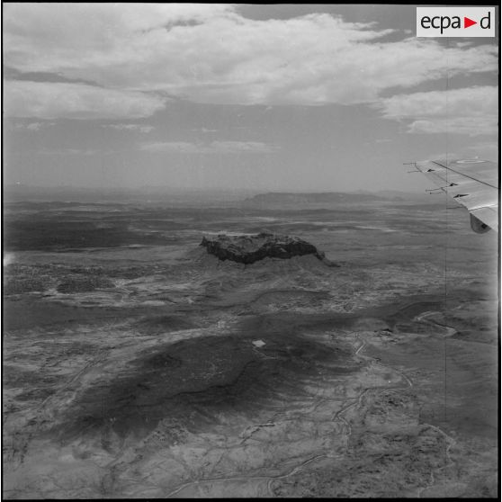 Vue aérienne des massifs du Hoggar.