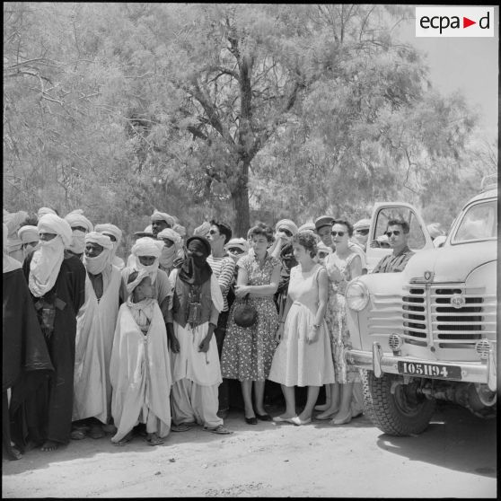 Foule pendant la cérémonie militaire.