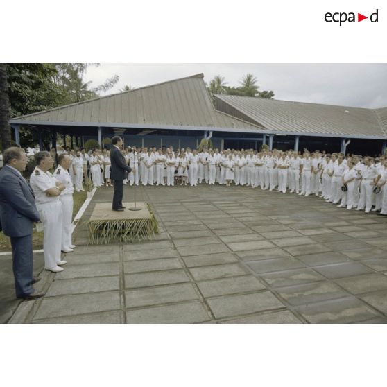 Allocution aux représentants des trois armées et services au Mess officier du Taaone. [Description en cours]