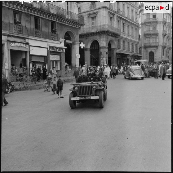 L'activité des compagnies républicaines de sécurité (CRS) dans les opérations du maintien de l'ordre dans le grand Alger.