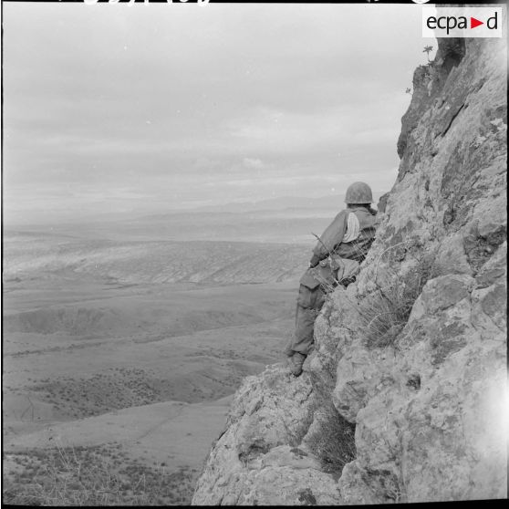 Le lendemain de la fête du Mouloud la 13ème demi-brigade de la légion étrangère (DBLE) et le 22ème bataillon de tirailleurs algériens (BTA) montent une opération dans le Djebel Tarhit à 40km au sud-est de Batna.