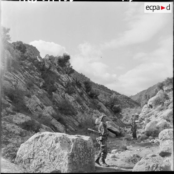 Le lendemain de la fête du Mouloud la 13ème demi-brigade de la légion étrangère (DBLE) et le 22ème bataillon de tirailleurs algériens (BTA) montent une opération dans le Djebel Tarhit à 40km au sud-est de Batna.