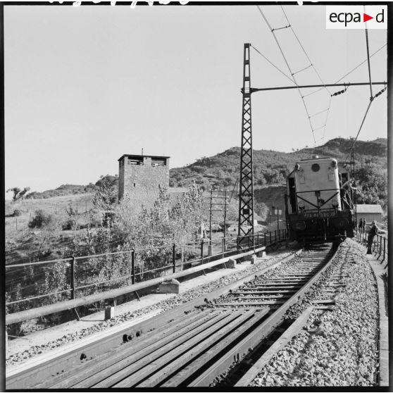 Tour de défense sur le viaduc d'Aïn Tahamimine.