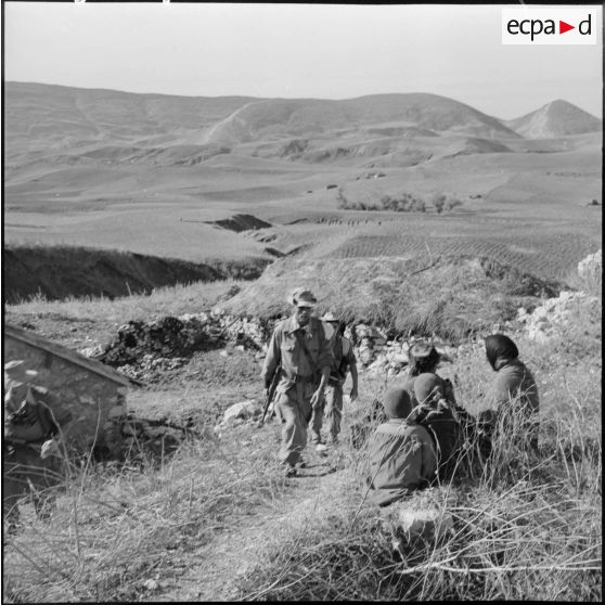 Progression de la 12ème compagnie de 3/60ème régiment d'infanterie (RI).