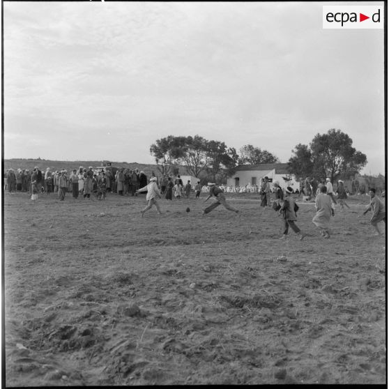 Partie de football au douar Baroudi.