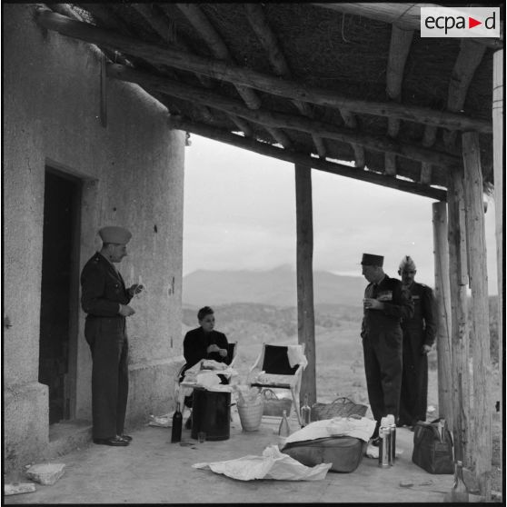 Sur la route Alger-Constantine, le déjeuner champêtre.