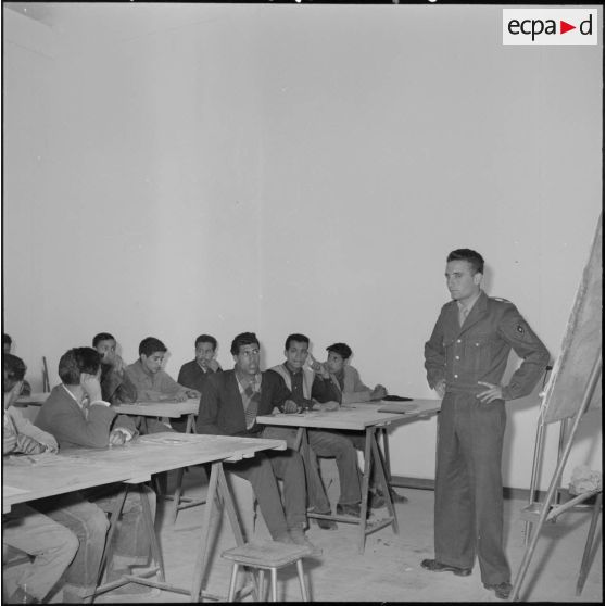 Instruction générale au centre de préformation à Sidi-Bel-Abbès sous la conduite d'un aspirant..