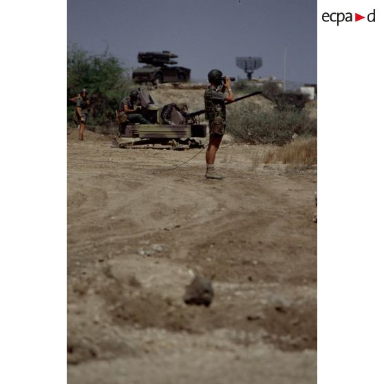 Soldats du 5e RIAOM (régiment interarmes d'outre-mer) en entraînement à la défense antiaérienne sur la BA (base aérienne) 188 de Djibouti.