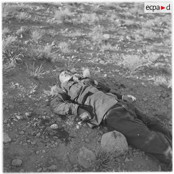 Algérie. Cadavre d'un homme.