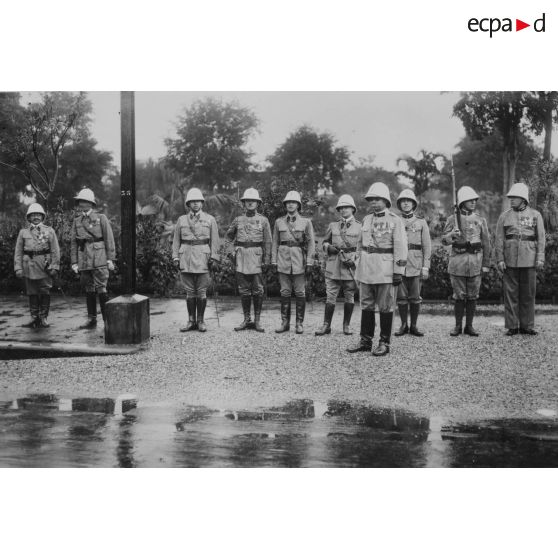 11 novembre 1932. Remise de décorations. Nam Dinh, Tonkin. [légende d'origine]