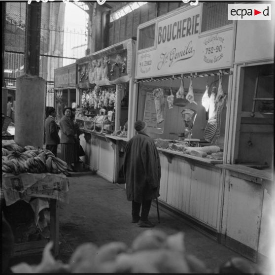 Les étals du marché de Maison Carrée.