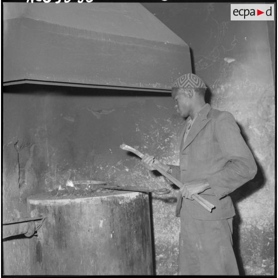 Atelier de bobinage dans l’usine de bobinage des mines de Kenadsa.