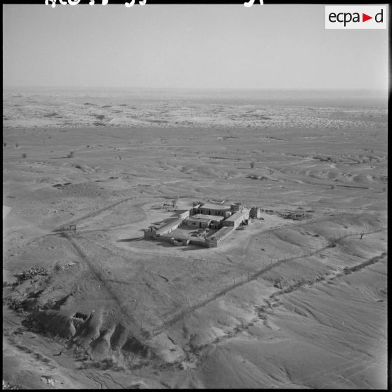 Vue aérienne du poste d’Hassi el Moussis, à la frontière marocaine.