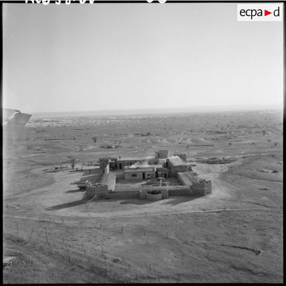 Vue aérienne du poste d’Hassi el Moussis, à la frontière marocaine.