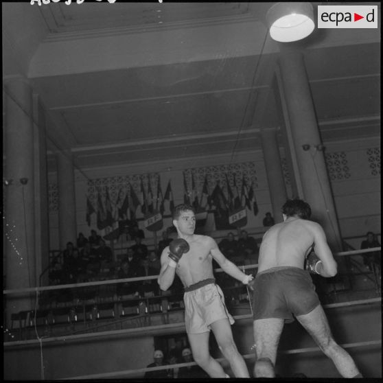 Combat de boxe entre Boukala de la 5e RA centre et Nrex de la Marine du Maroc.