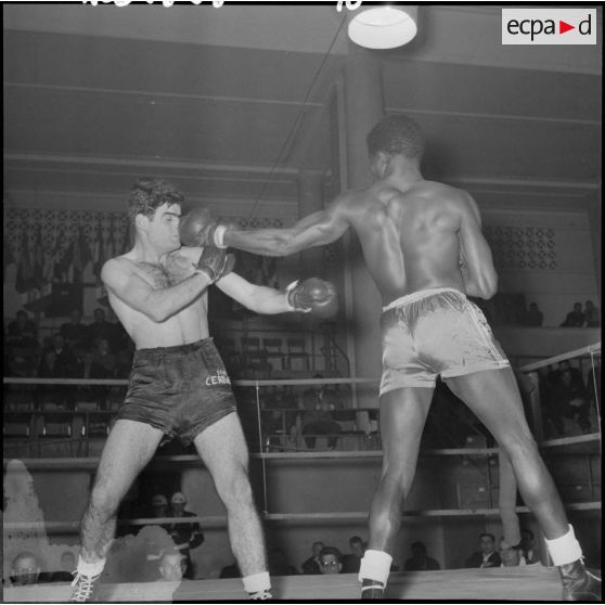 Combat de boxe entre Vantajax, de l'armée de terre du Maroc, et Sither du CA de Constantine.