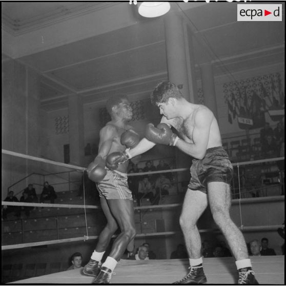 Combat de boxe entre Vantajax, de l'armée de terre du Maroc, et Sither du CA de Constantine.