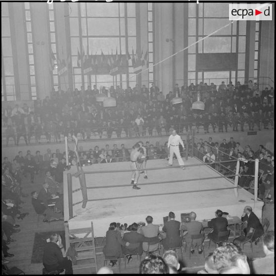 La salle du foyer civique lors de la demi-finale et finale interarmes de boxe au foyer civique.