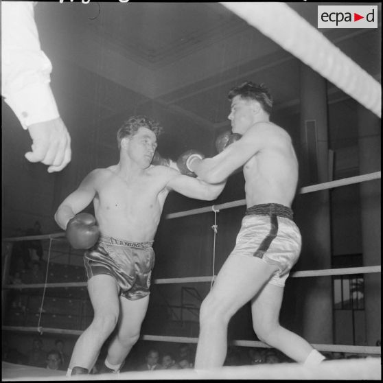 Combat de boxe entre Levêque et Prouvert.