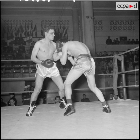 Combat de boxe entre Ayoun du CA d’Alger et Noyer de la 5e RA.