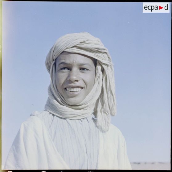 Portrait d'un jeune nomade de la région de Béni Abbès.