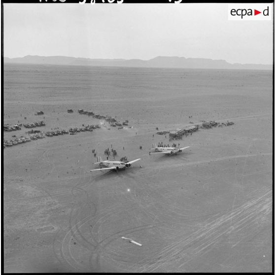 Terrain d'aviation des Junker 52 du groupe saharien de reconnaissance et d'appui (GSRA 78) dans la région de Colomb-béchar.