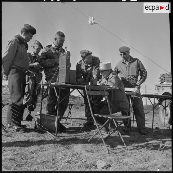 Le général Paul Vanuxem est venu au poste de commandement (PC) du colonel Pierre Jeanpierre au cours de l'opération.