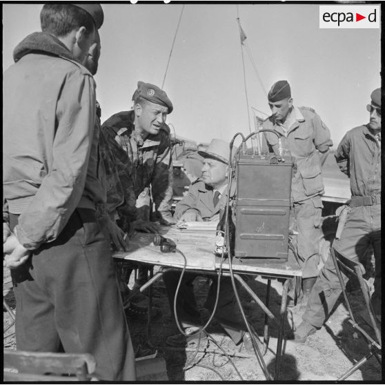 Le général Paul Vanuxem est venu au poste de commandement (PC) du colonel Pierre Jeanpierre au cours de l'opération.