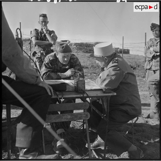 Le général Paul Vanuxem est venu au poste de commandement (PC) du colonel Pierre Jeanpierre au cours de l'opération.