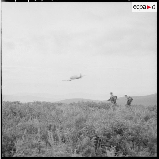 La sécurité de l'héliportage est assurée par l'aviation.