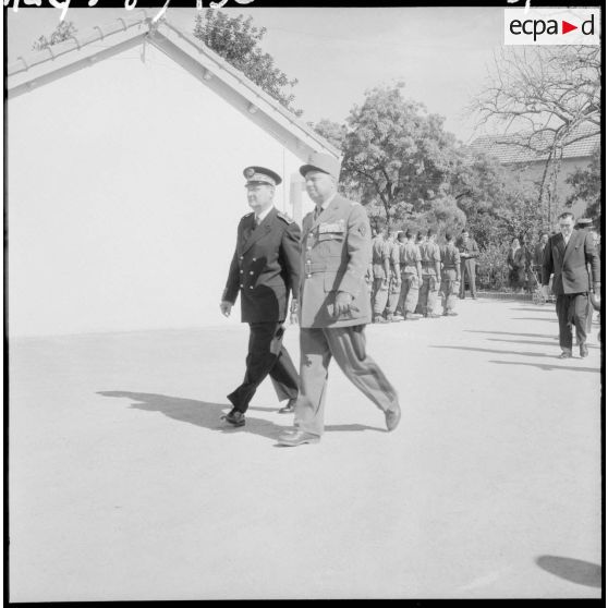 Le général Paul Vanuxem et monsieur Chasson.