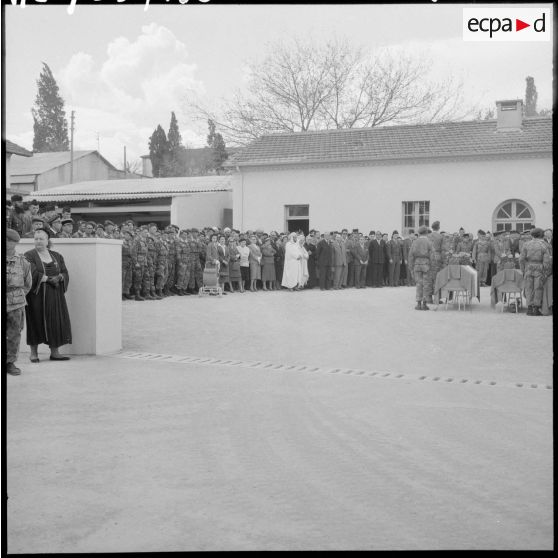 La foule assistant à la cérémonie.