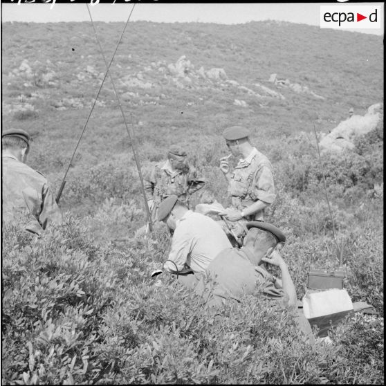 Poste de commandement du 1er régiment étranger parachutiste (REP) pendant l'opération.