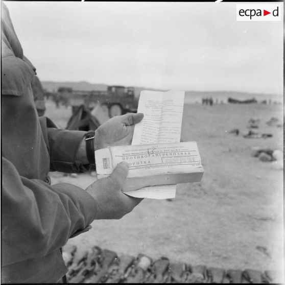 Médicaments russes trouvés sur un prisonnier, avec notice en français.