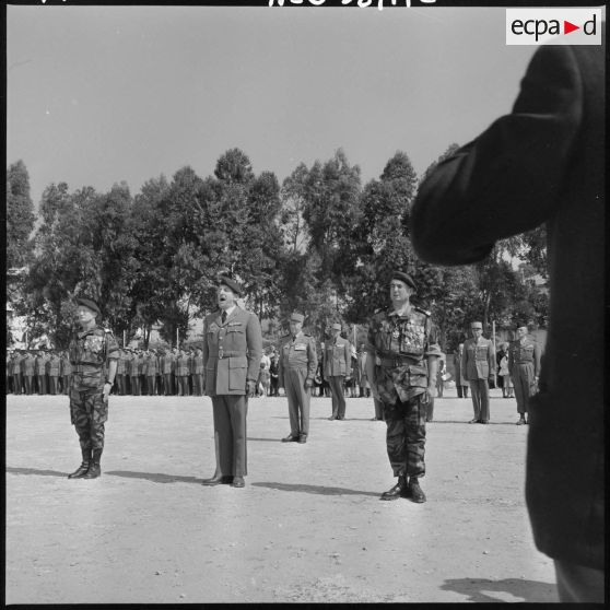 Le général Jacques Massu, entouré des colonels Fossey-François et Olivier Le Mire.