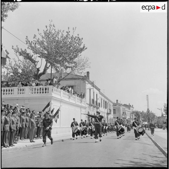 Défilé de la musique principale de la Coloniale.