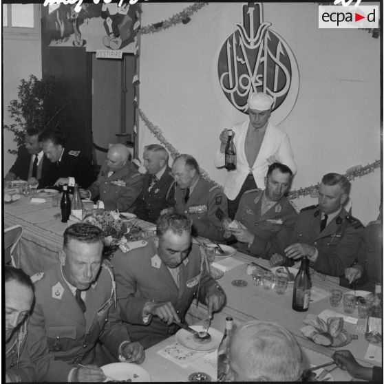 Repas des autorités militaires.