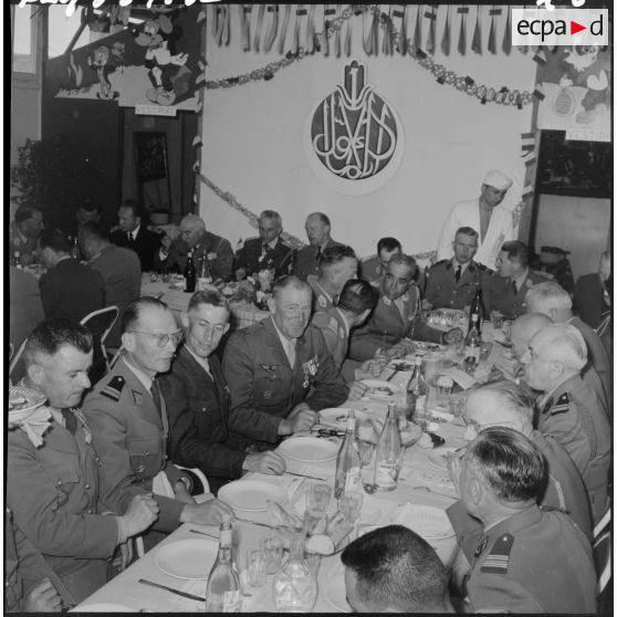 Repas des autorités militaires.