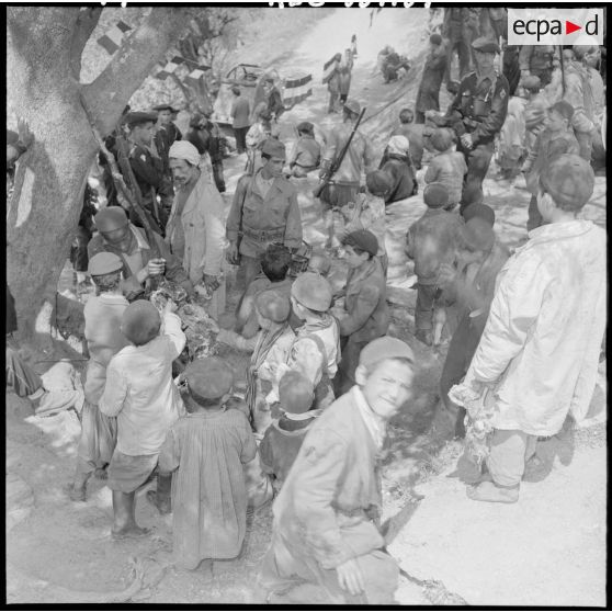 Dégustation du méchoui et du couscous.