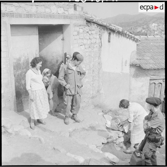 L'équipe médico-sociale effectue des visites aux villageois de Zaknoun.