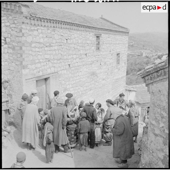 L'équipe médico-sociale effectue des visites aux villageois de Zaknoun.