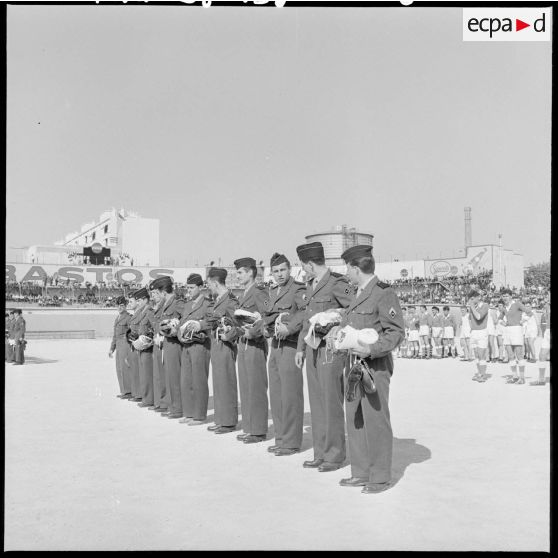 L'équipe du 45e régiment de transmissions avec les équipements de la fondation Maréchal De Lattre.