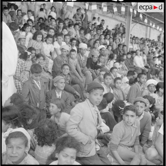 La foule dans les tribunes.