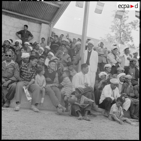 La foule dans les tribunes.